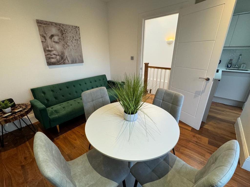 2 Bed 2 Bath Balcony View Wimbledon Tennis Villa ลอนดอน ภายนอก รูปภาพ