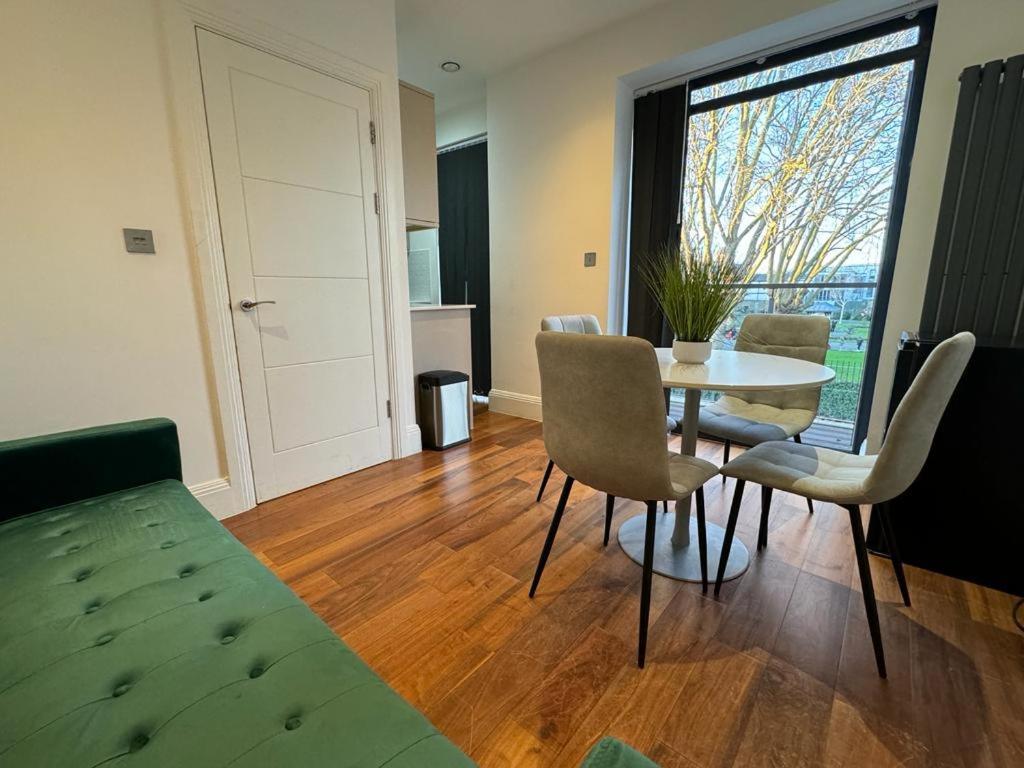2 Bed 2 Bath Balcony View Wimbledon Tennis Villa ลอนดอน ภายนอก รูปภาพ