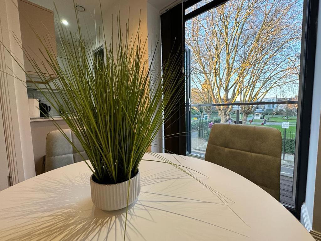2 Bed 2 Bath Balcony View Wimbledon Tennis Villa ลอนดอน ภายนอก รูปภาพ