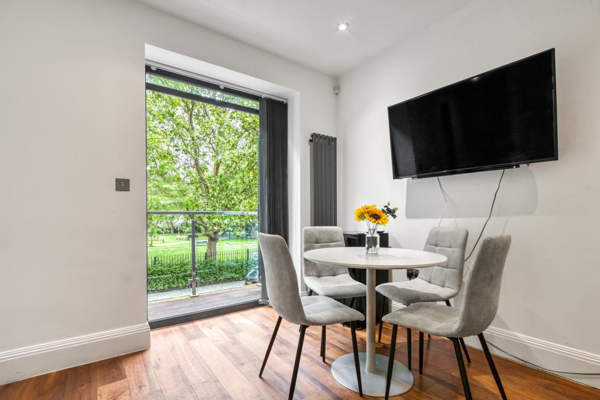 2 Bed 2 Bath Balcony View Wimbledon Tennis Villa ลอนดอน ภายนอก รูปภาพ